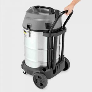 La Aspiradora Karcher NT 70/2 Me Classic es un aspiradora en seco y húmedo resistente, potente y de manejo confortable con dos motores y un depósito de 70 l para suciedad gruesa, polvo y líquidos.