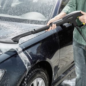 Ahorra agua y elimina la suciedad de tu carro o bicicleta con la Hidrolavadora Karcher K2 Car MX, la solución de limpieza efectiva para tu hogar