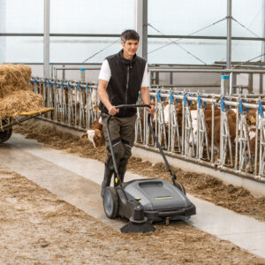 KM_70_20_C_agriculture_calves stable_app_01_96 dpi (jpg)